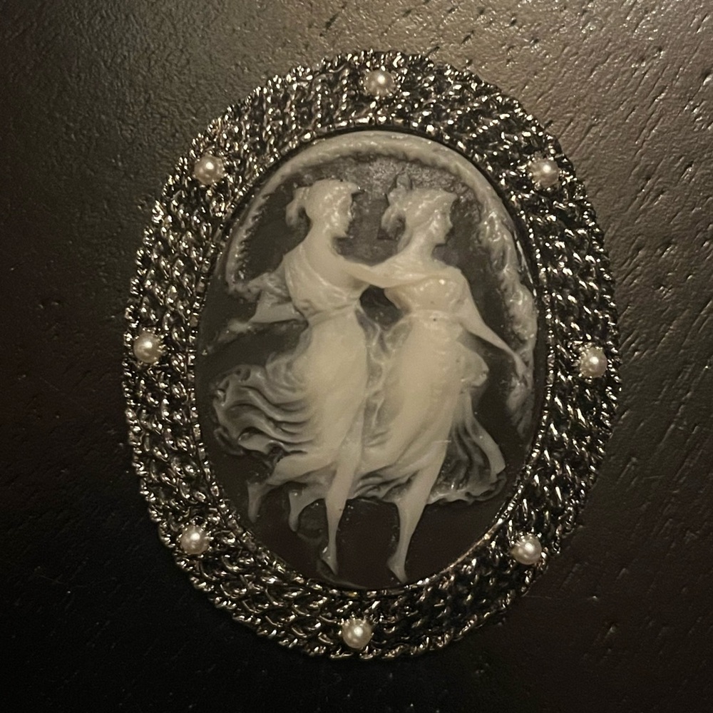 Vintage Silver Tone Cameo Brooch or Pendant black and white with faux pearls